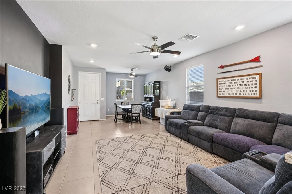 2552 Dollison, North Las Vegas, NV 89081