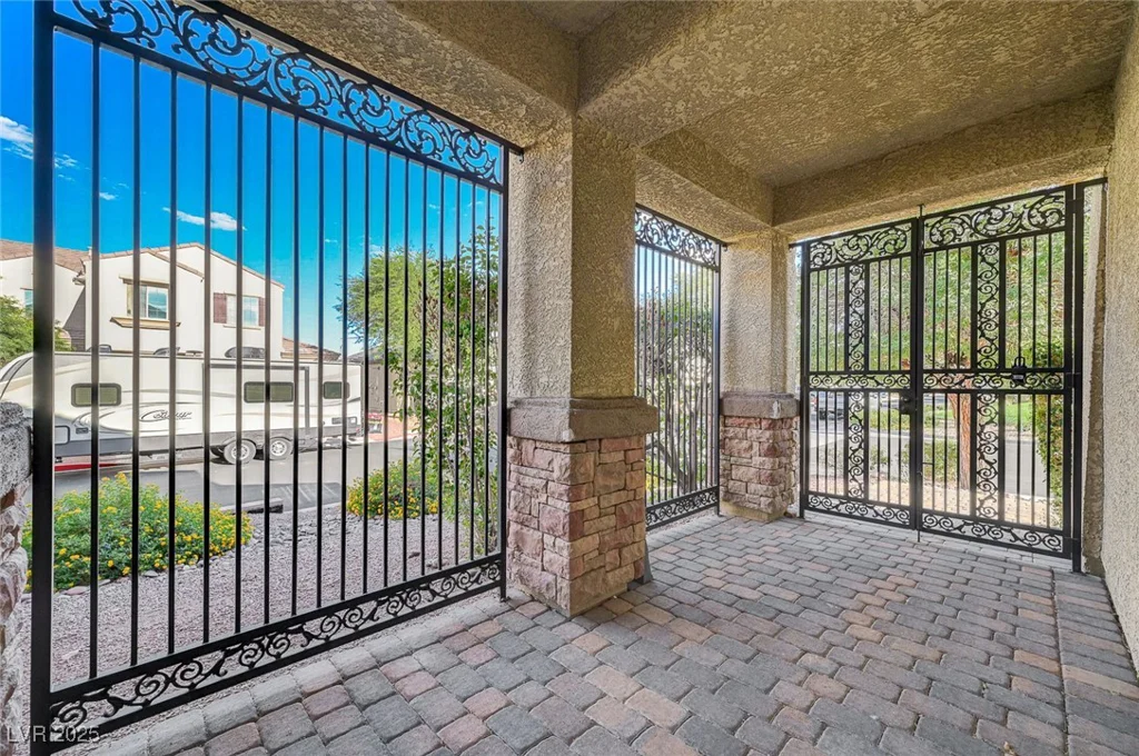 8108 Walnut Roast, Las Vegas, NV 89131