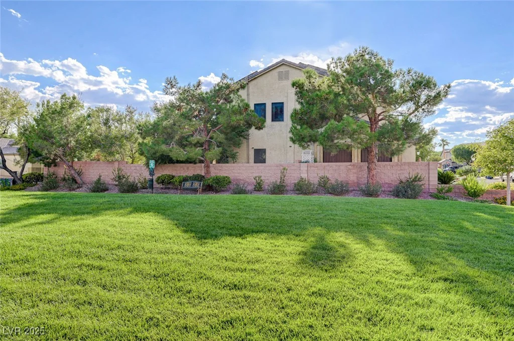 8108 Walnut Roast, Las Vegas, NV 89131