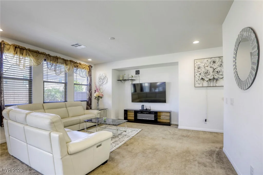 8922 Drew Valley, Las Vegas, NV 89148