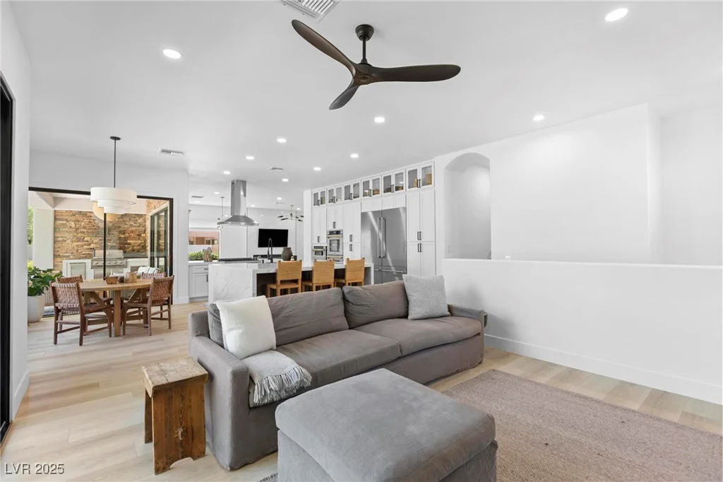 6 Perry Park, Henderson, NV 89052