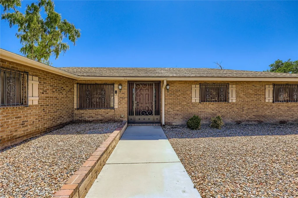 3370 Bronco, Las Vegas, NV 89108