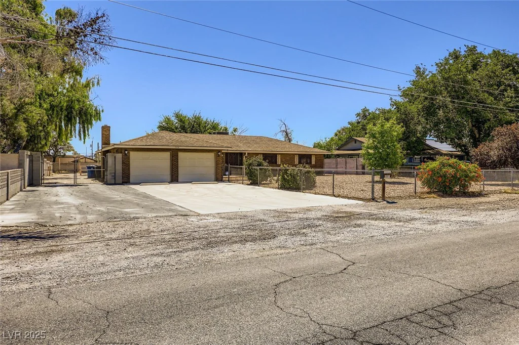 3370 Bronco, Las Vegas, NV 89108