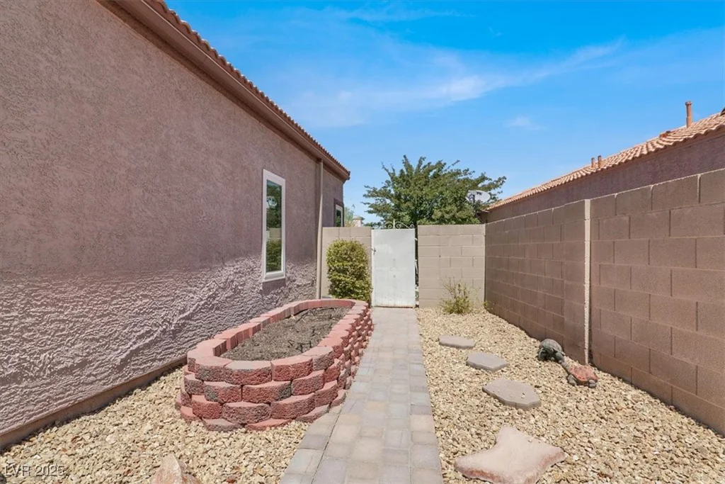 8313 Harbour Shores, Las Vegas, NV 89128