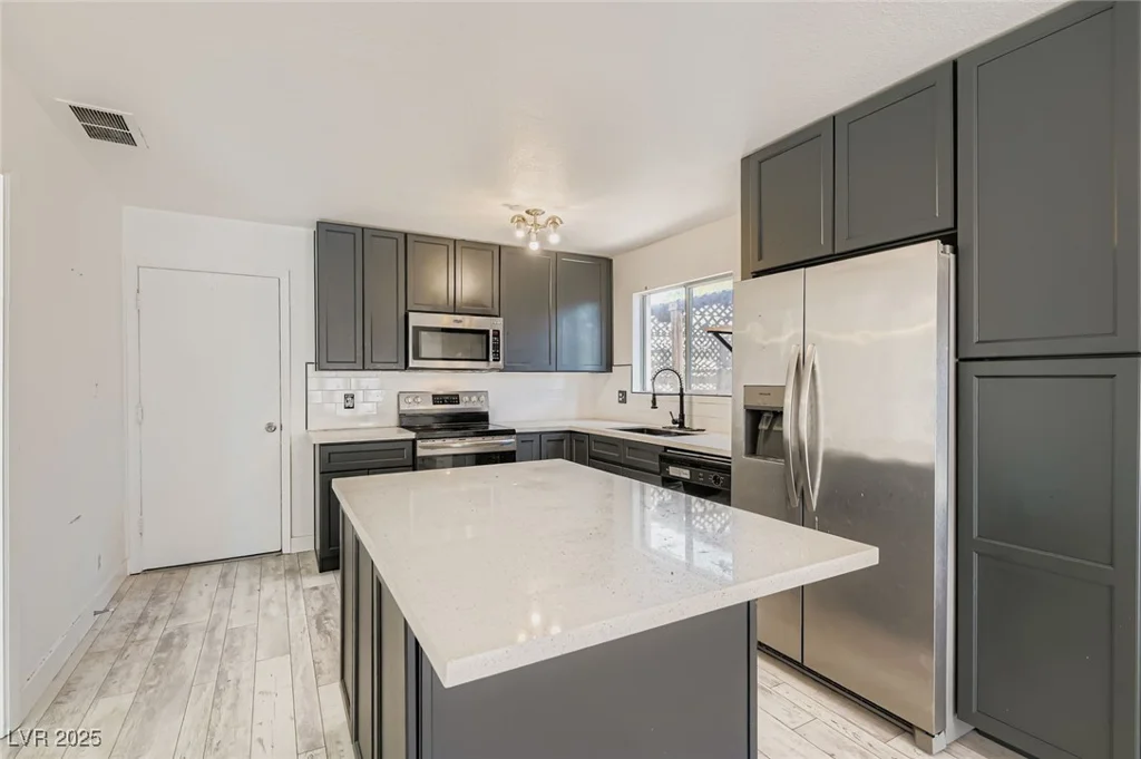 4364 Annie Oakley, Las Vegas, NV 89121