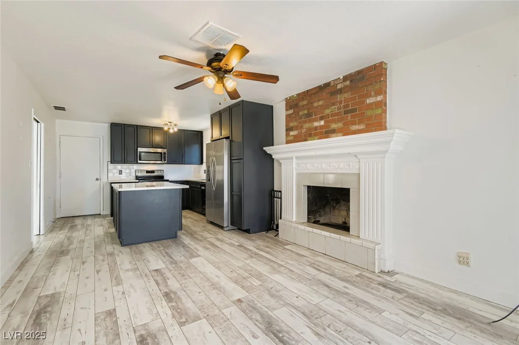 4364 Annie Oakley, Las Vegas, NV 89121