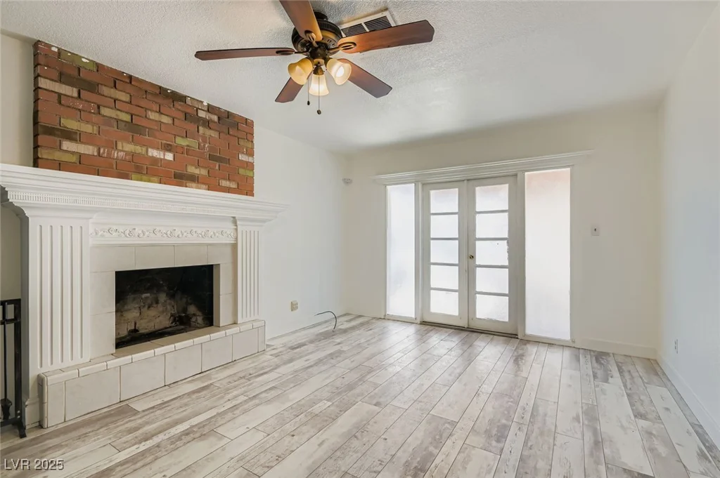 4364 Annie Oakley, Las Vegas, NV 89121