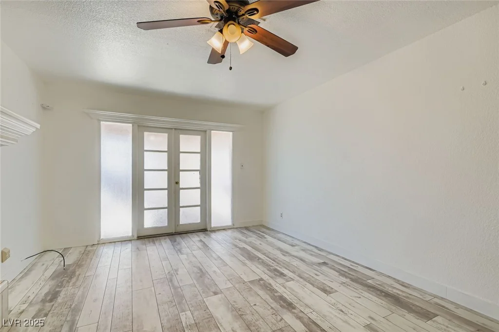 4364 Annie Oakley, Las Vegas, NV 89121
