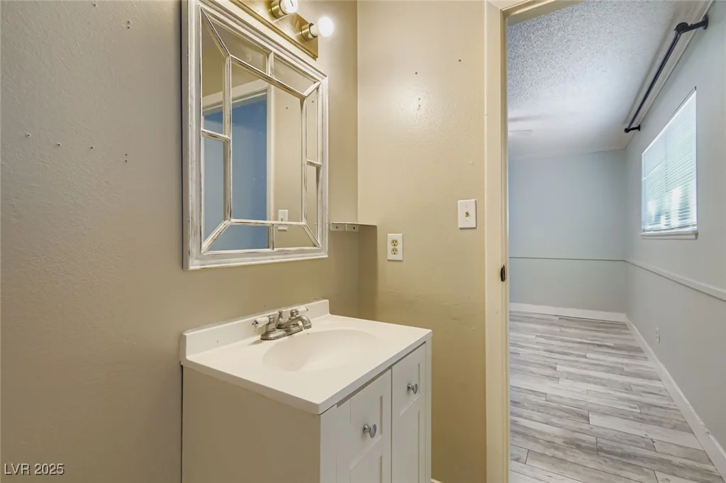 4364 Annie Oakley, Las Vegas, NV 89121