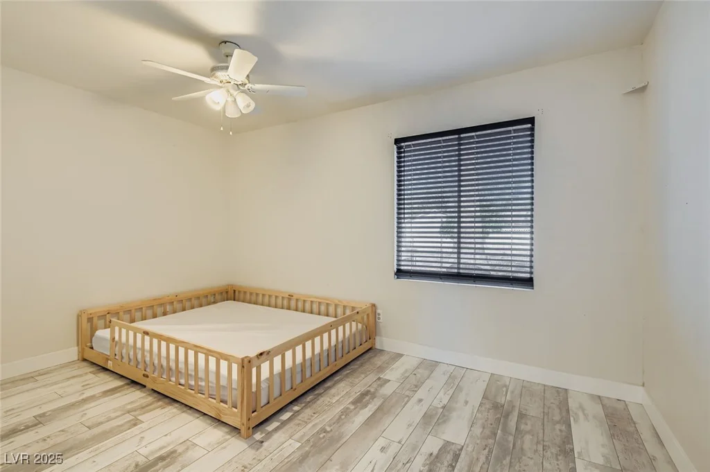 4364 Annie Oakley, Las Vegas, NV 89121