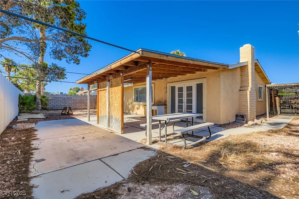 4364 Annie Oakley, Las Vegas, NV 89121