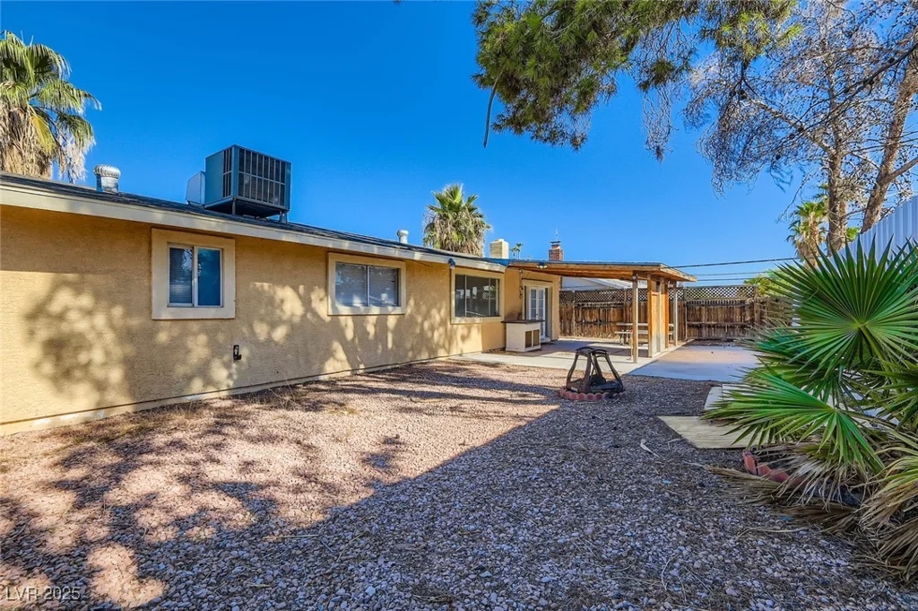 4364 Annie Oakley, Las Vegas, NV 89121