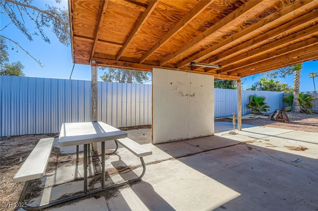 4364 Annie Oakley, Las Vegas, NV 89121