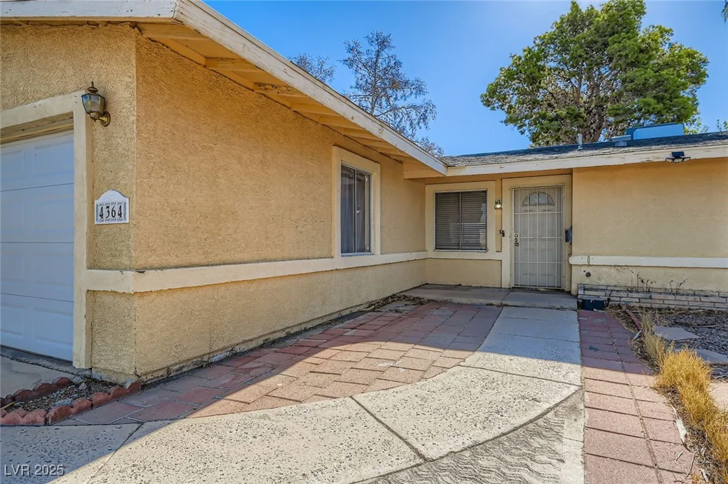 4364 Annie Oakley, Las Vegas, NV 89121
