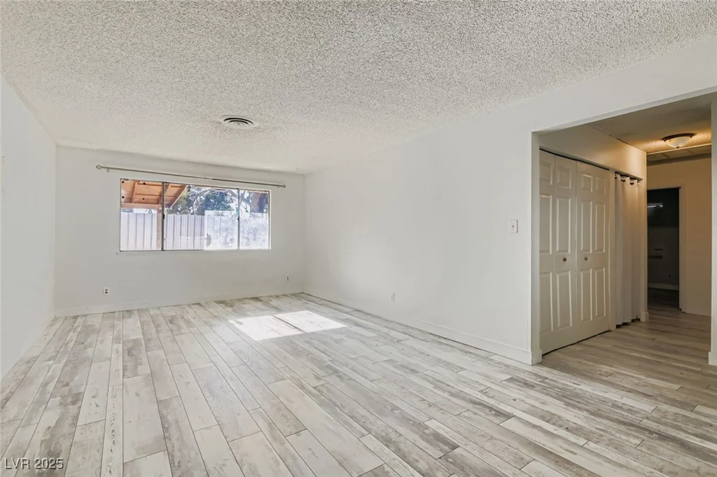 4364 Annie Oakley, Las Vegas, NV 89121