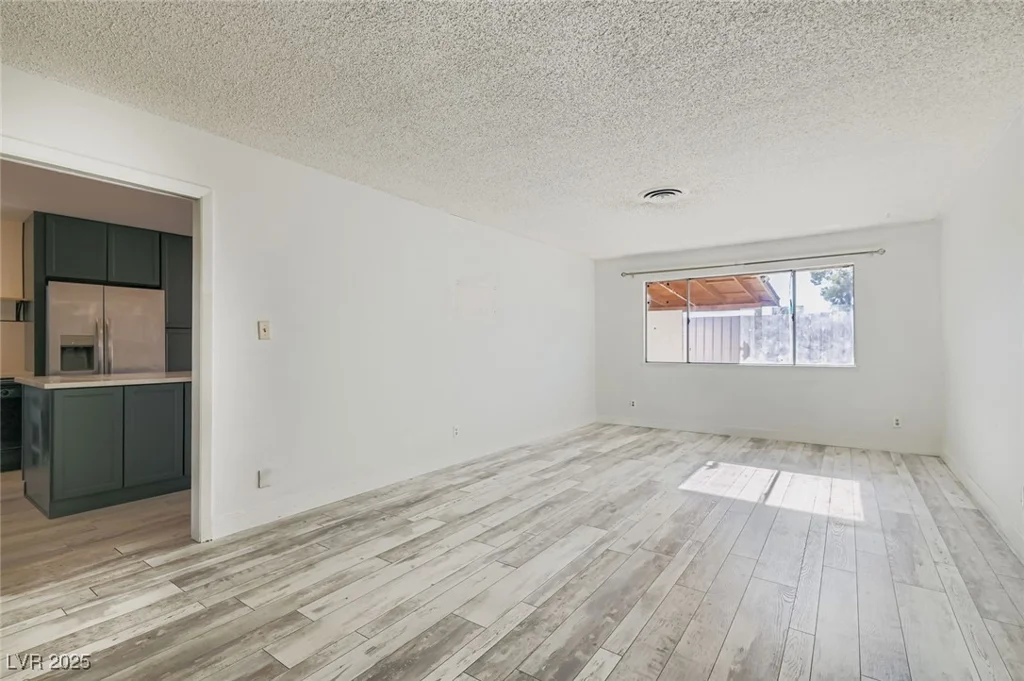 4364 Annie Oakley, Las Vegas, NV 89121
