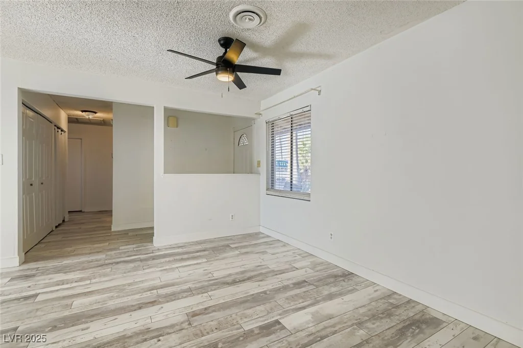 4364 Annie Oakley, Las Vegas, NV 89121