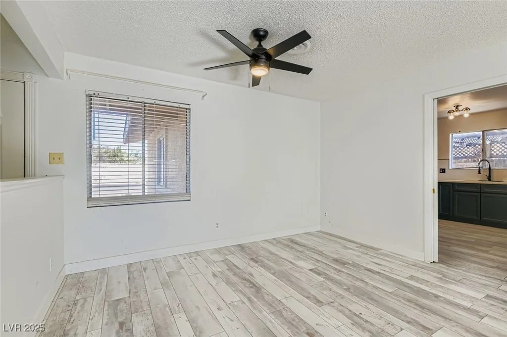 4364 Annie Oakley, Las Vegas, NV 89121