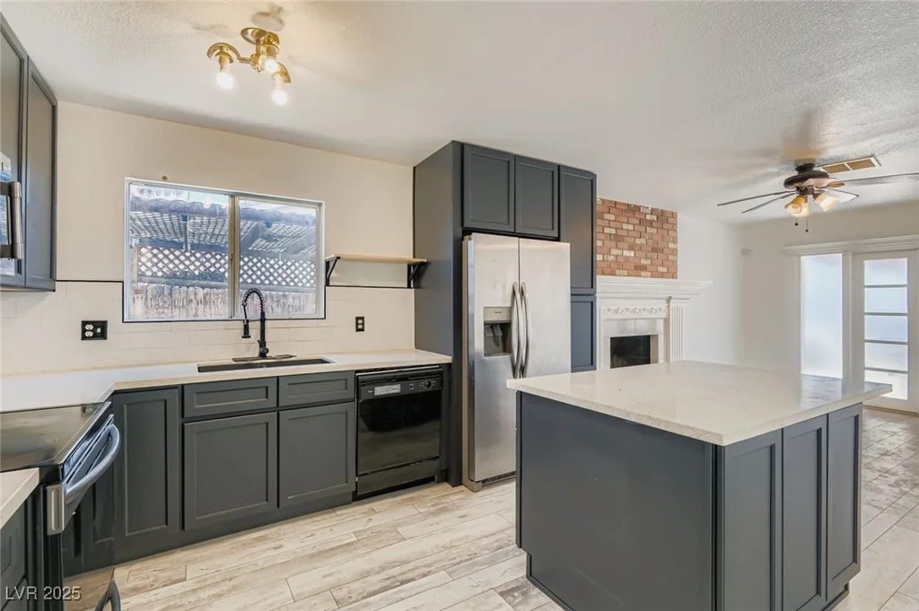 4364 Annie Oakley, Las Vegas, NV 89121