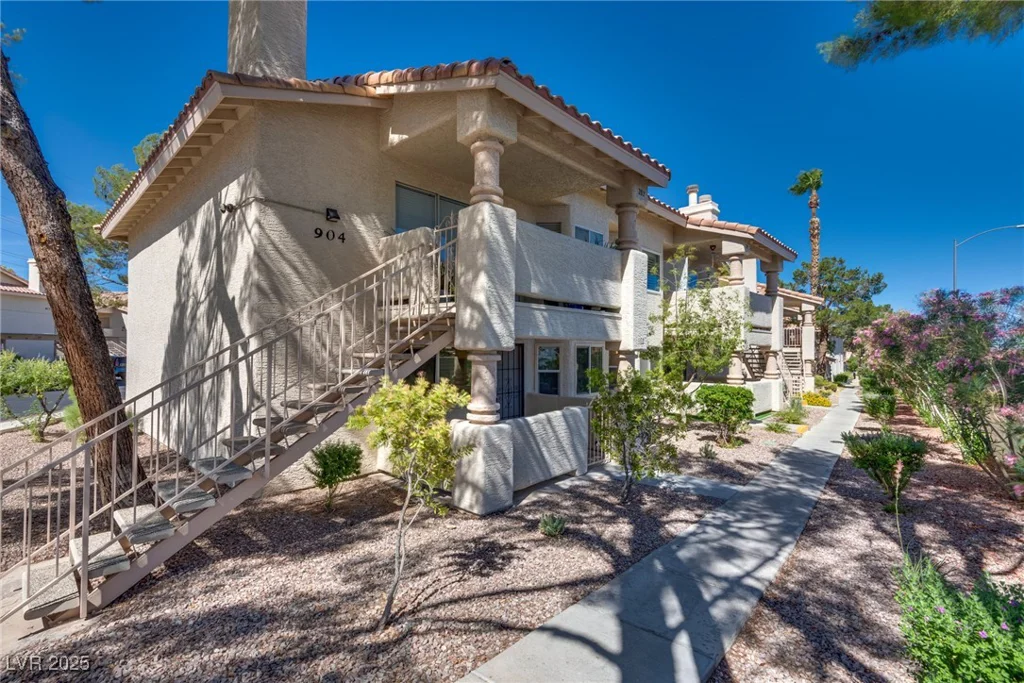 904 Rockview, Las Vegas, NV 89128