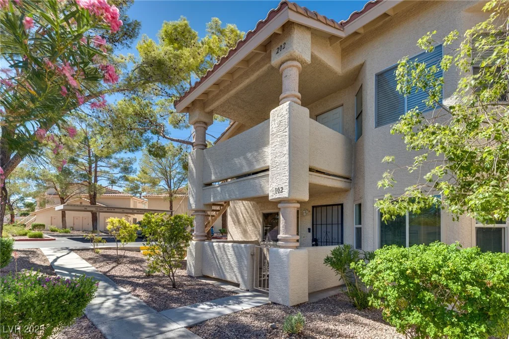 904 Rockview, Las Vegas, NV 89128