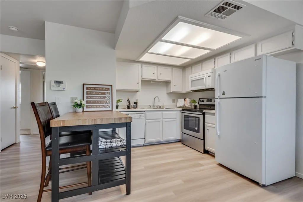 904 Rockview, Las Vegas, NV 89128