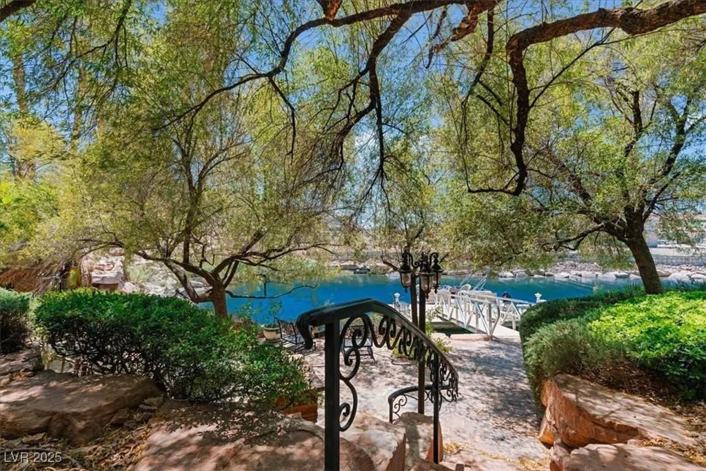 1 Via Mira Monte, Henderson, NV 89011
