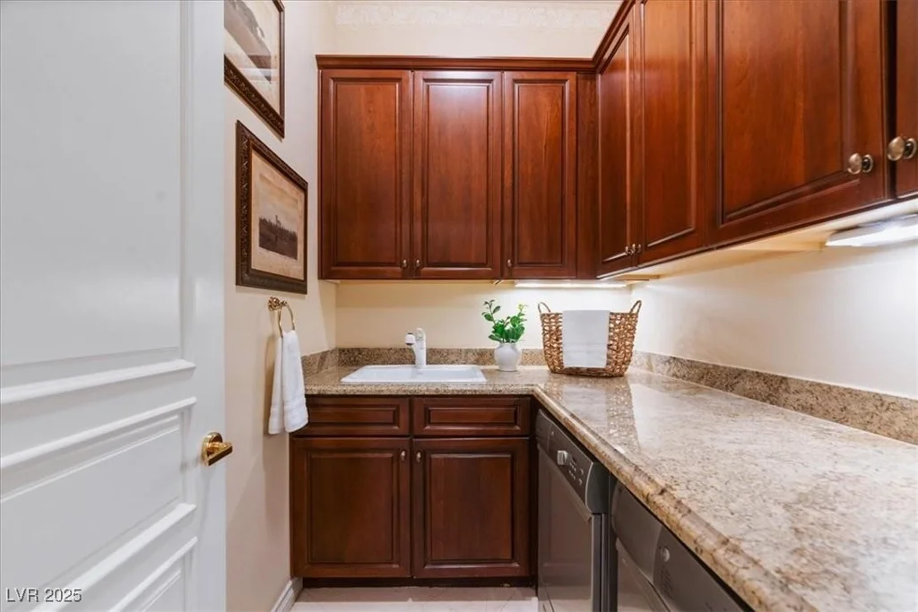 1 Via Mira Monte, Henderson, NV 89011