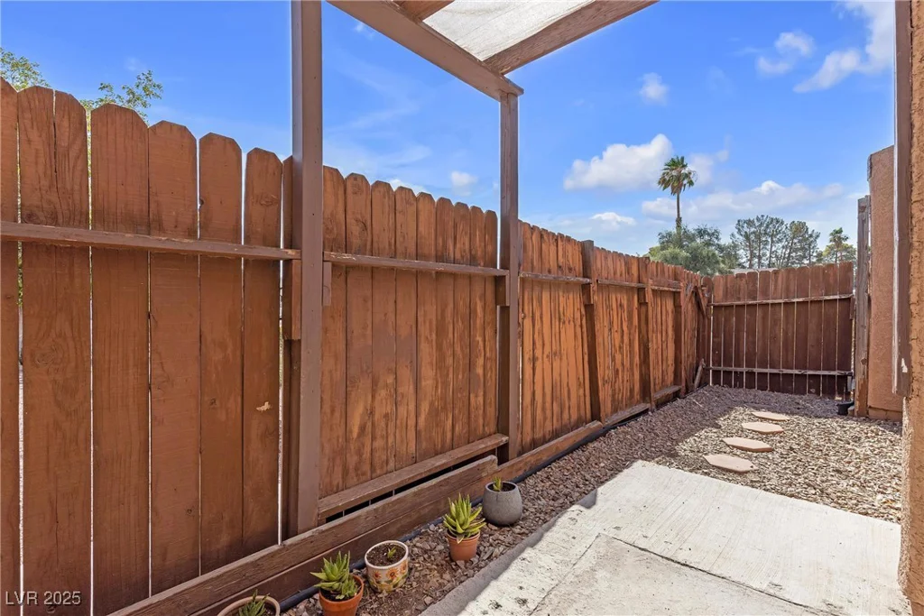 1544 Hialeah, Las Vegas, NV 89119