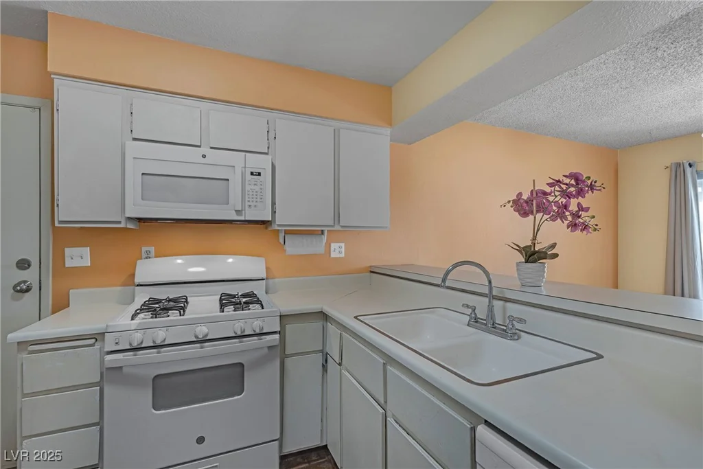 1544 Hialeah, Las Vegas, NV 89119