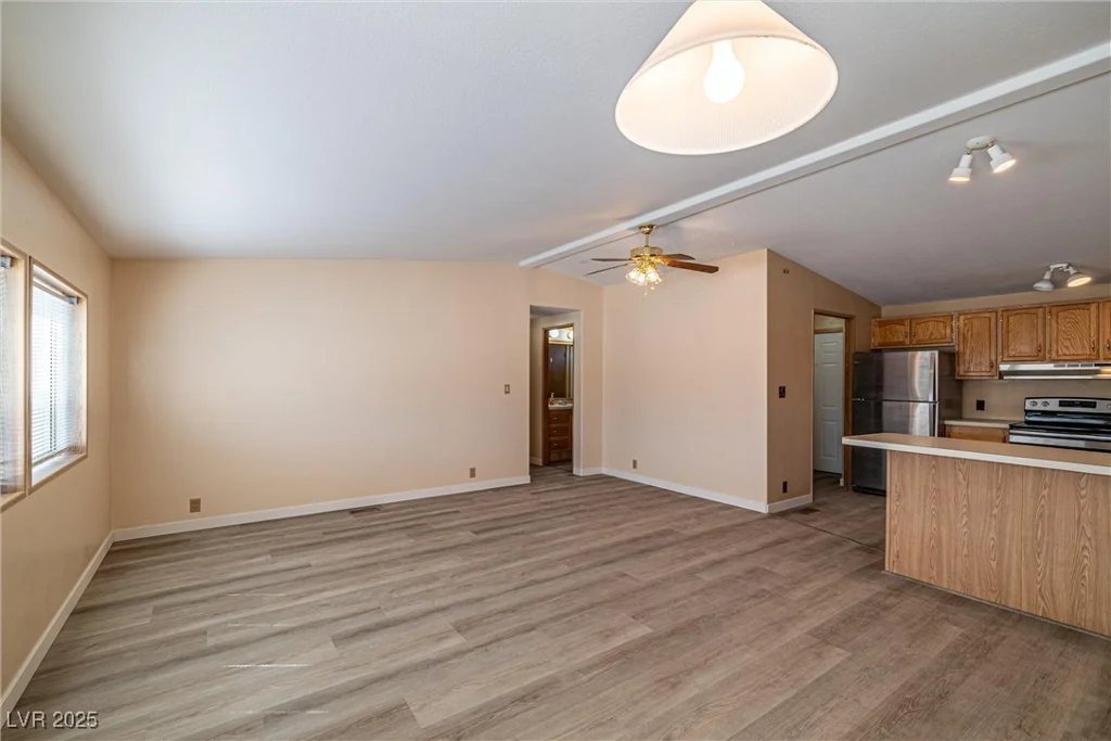 5201 Oakridge, Pahrump, NV 89048