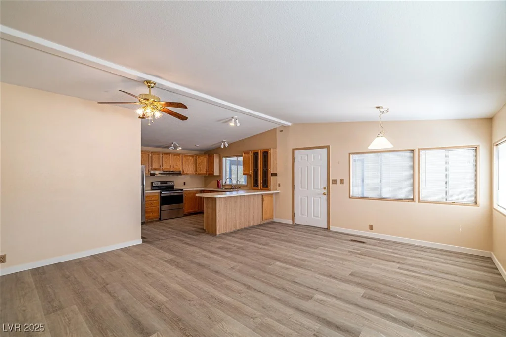 5201 Oakridge, Pahrump, NV 89048