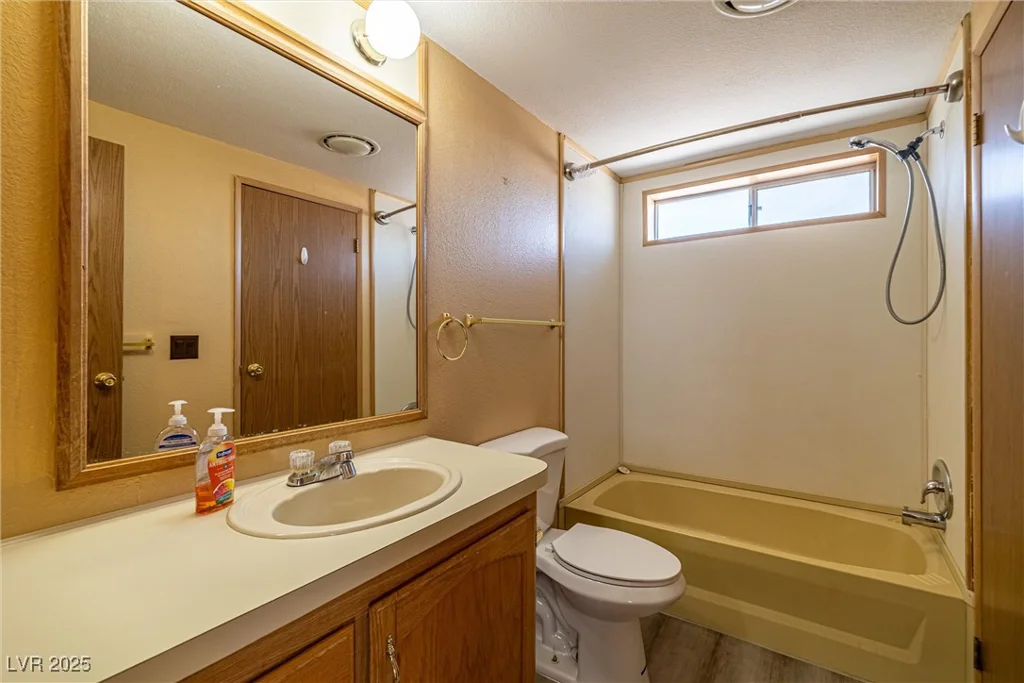 5201 Oakridge, Pahrump, NV 89048