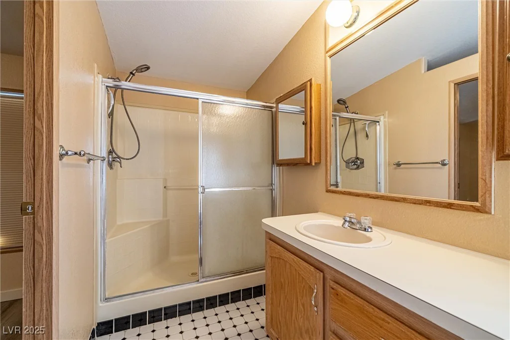 5201 Oakridge, Pahrump, NV 89048