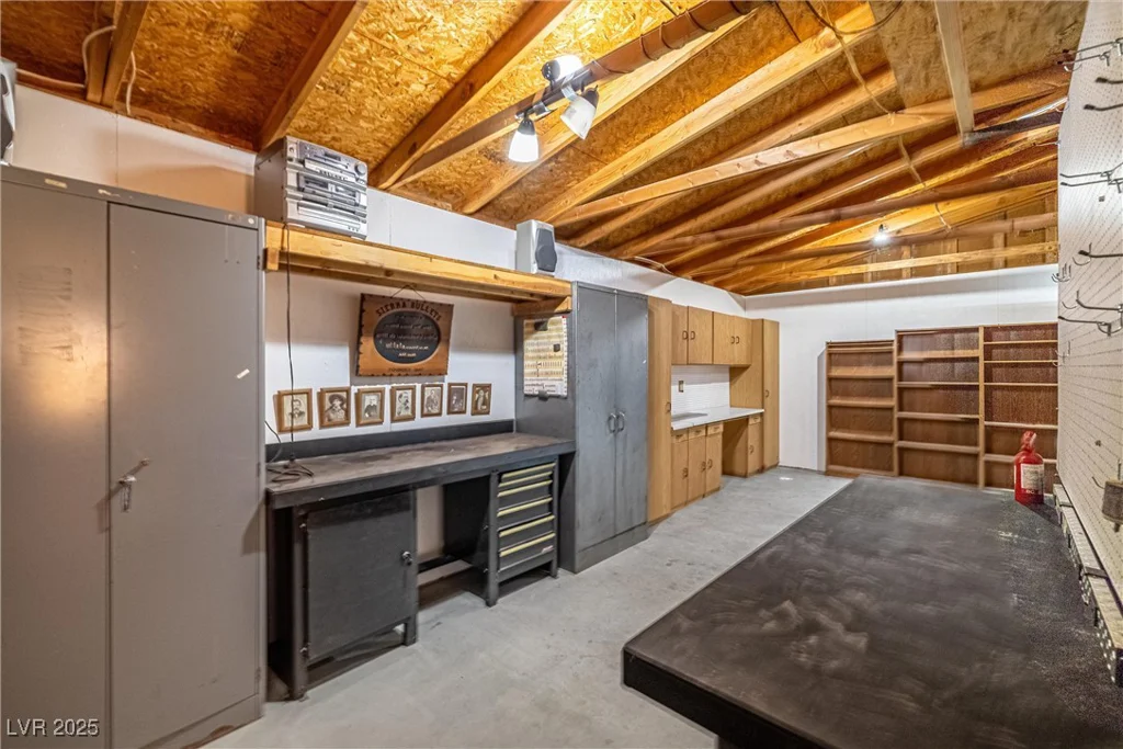 5201 Oakridge, Pahrump, NV 89048
