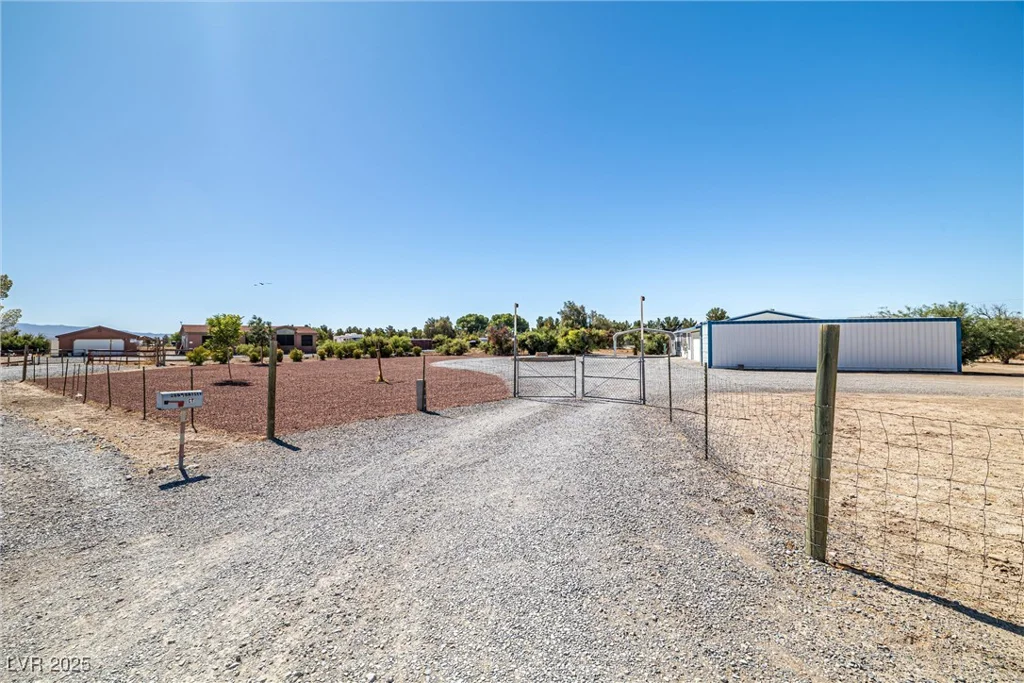 5201 Oakridge, Pahrump, NV 89048