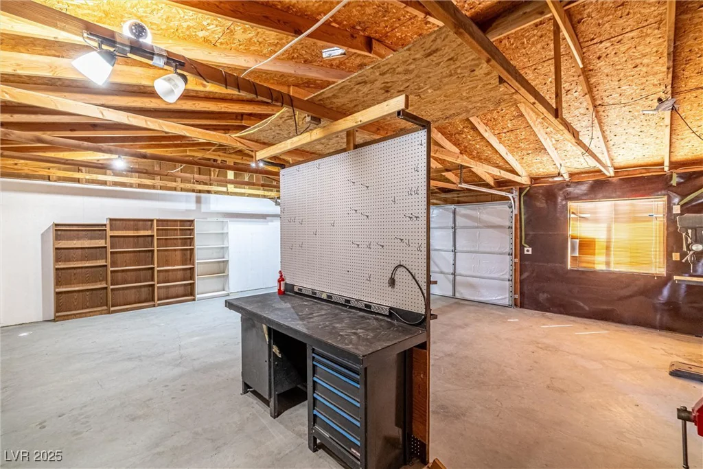 5201 Oakridge, Pahrump, NV 89048
