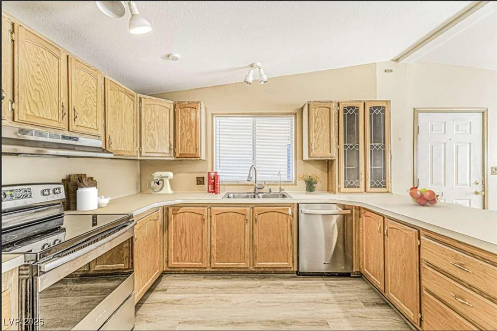 5201 Oakridge, Pahrump, NV 89048