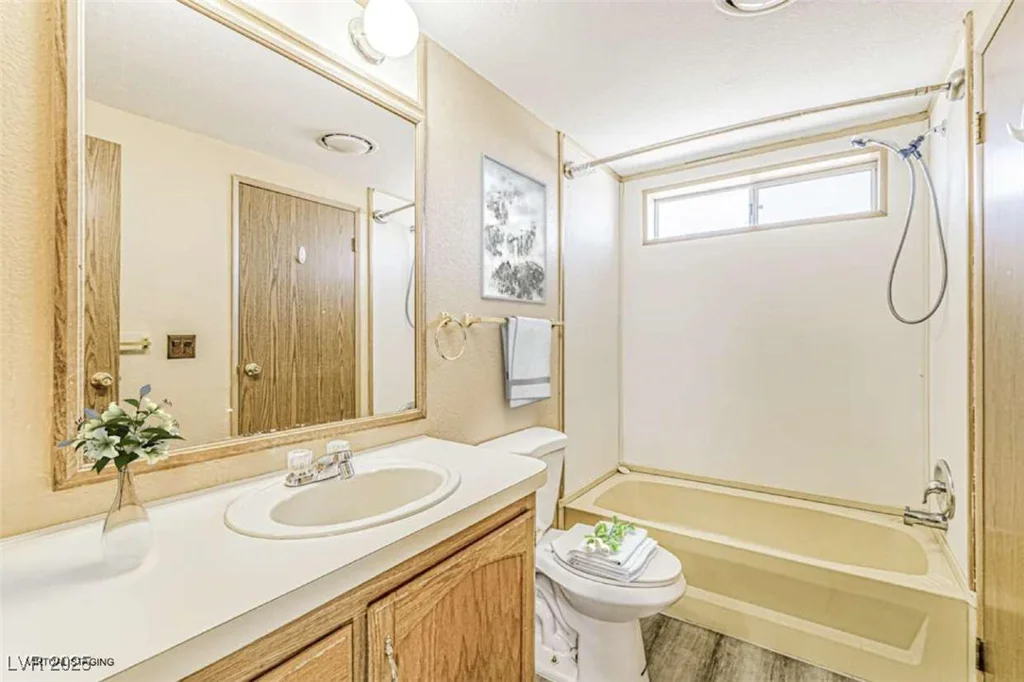 5201 Oakridge, Pahrump, NV 89048