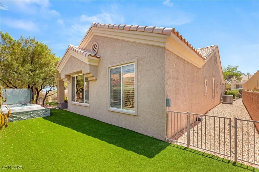 10404 Long Leaf, Las Vegas, NV 89134