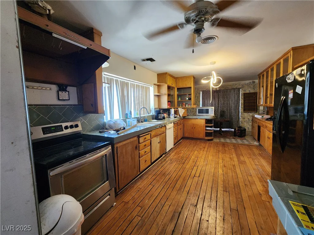 1550 Bracken, Las Vegas, NV 89104