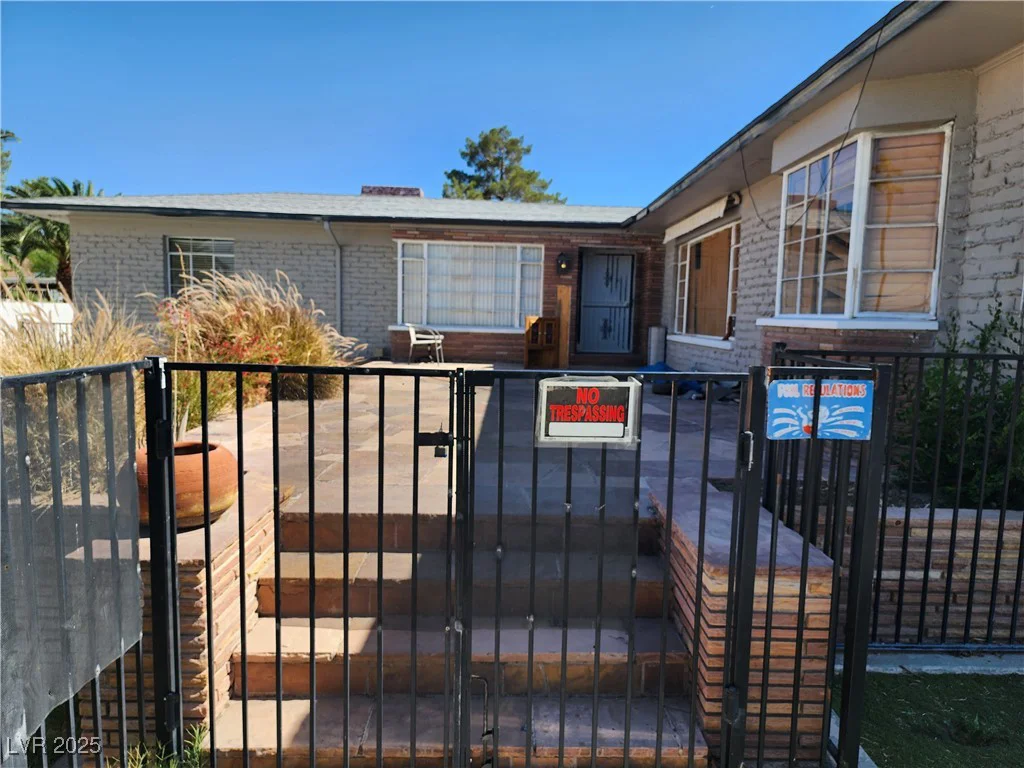 1550 Bracken, Las Vegas, NV 89104