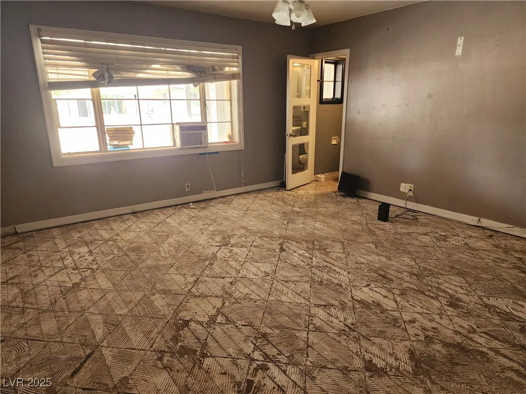 1550 Bracken, Las Vegas, NV 89104