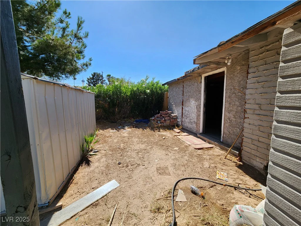 1550 Bracken, Las Vegas, NV 89104