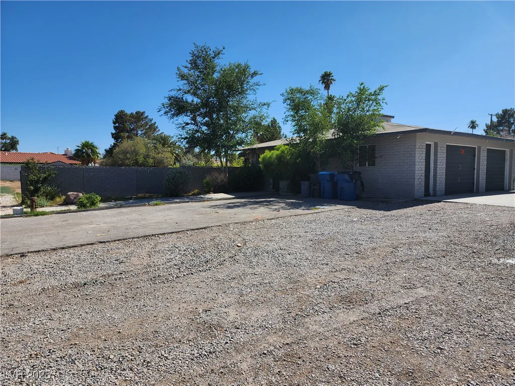1550 Bracken, Las Vegas, NV 89104