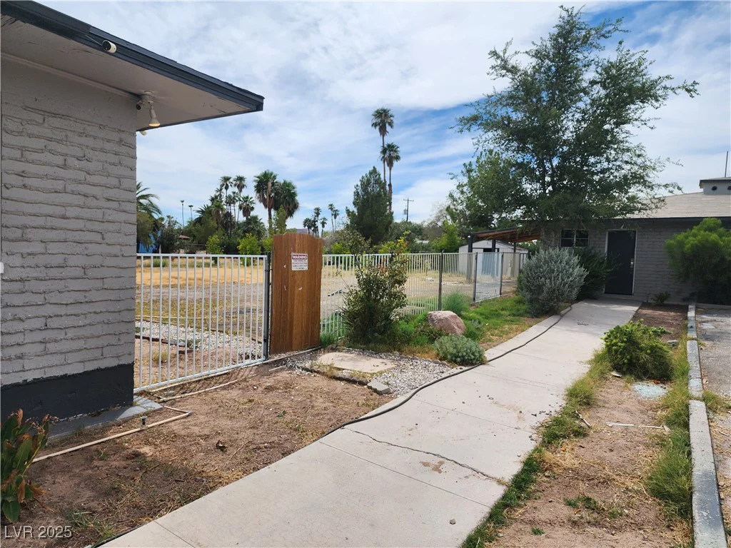 1550 Bracken, Las Vegas, NV 89104