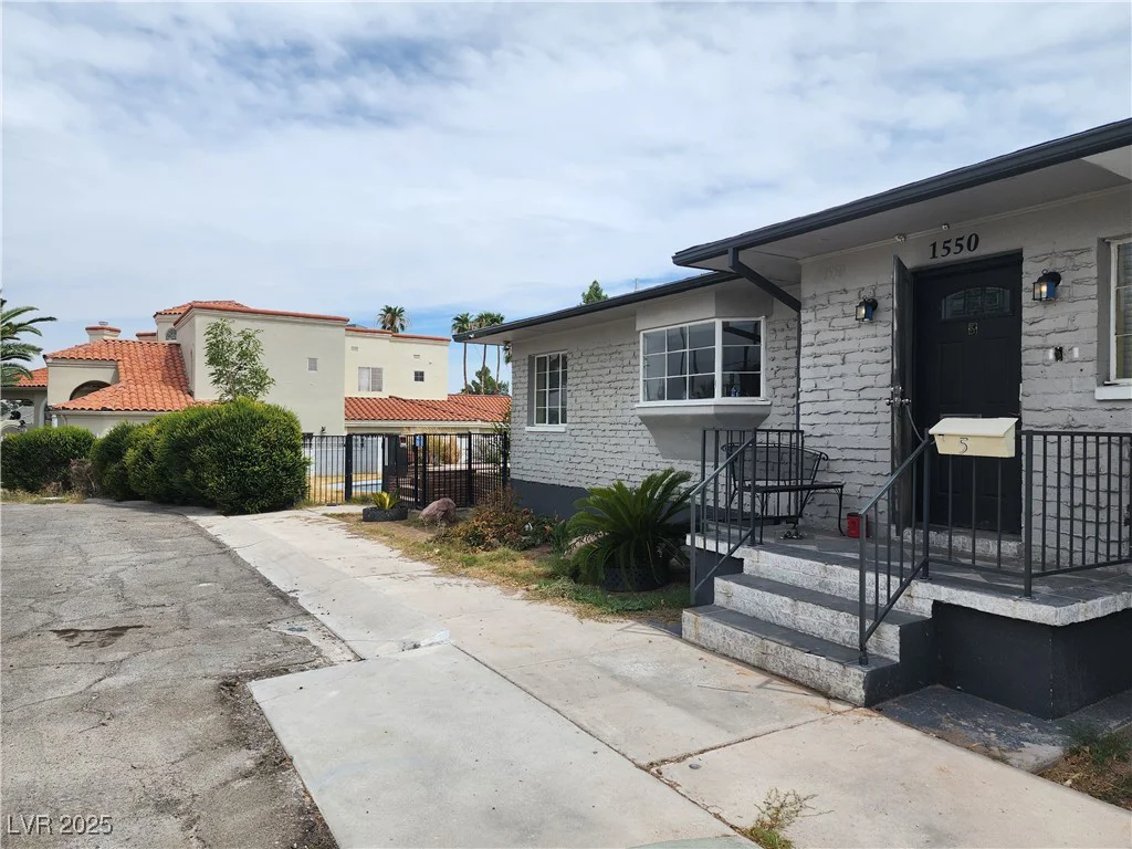 1550 Bracken, Las Vegas, NV 89104