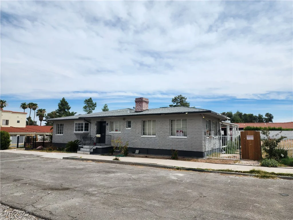 1550 Bracken, Las Vegas, NV 89104