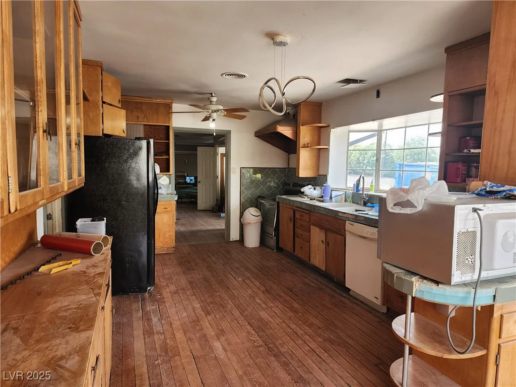 1550 Bracken, Las Vegas, NV 89104