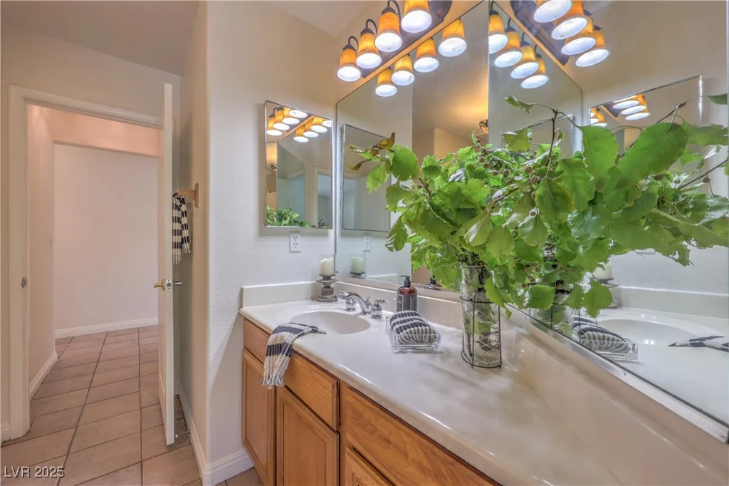 8800 Crescent Ridge, Las Vegas, NV 89134